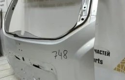 Дверь багажника для Renault Duster 2010 года на фотографиях