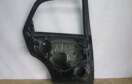 Дверь задняя левая для Suzuki SX4 2009 года на фотографиях