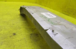 Усилитель бампера передний верхний для Opel Astra 2005 года на фотографиях