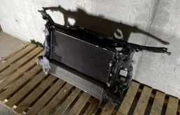 Панель радиатора (телевизор) для Audi A4 2009 года на фотографиях