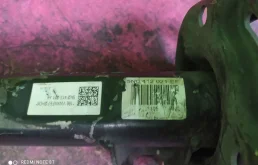 Амортизатор передний правый для Volkswagen Tiguan 2012 года на фотографиях