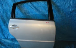Дверь задняя правая для Volkswagen Passat 2000 года на фотографиях
