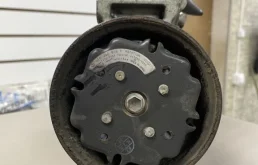 Компрессор кондиционера для Audi A4 2000 года на фотографиях