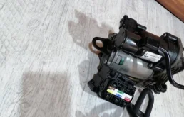 Компрессор пневмоподвески задний для Mercedes-Benz S class 2012 года на фотографиях