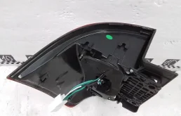 Фонарь внешний левый для Toyota Land Cruiser 2008 года на фотографиях