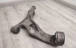 Рычаг передний правый нижний для Volkswagen Touareg на фотографиях