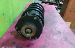 Амортизатор передний правый для Volkswagen Tiguan 2012 года на фотографиях