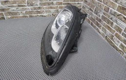 Фара правая для Porsche Macan 2015 года на фотографиях