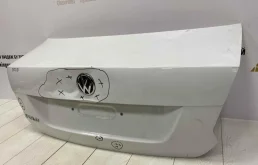 Замок багажника для Volkswagen Polo 2016 года на фотографиях