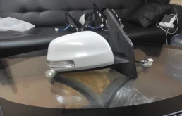 Зеркало боковое правое для Toyota RAV4 2012 года на фотографиях