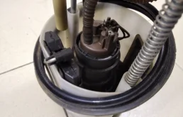 Топливный насос для Skoda Octavia 2008 года на фотографиях