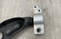 Рычаг передний правый нижний для Volkswagen Tiguan 2008 года на фотографиях