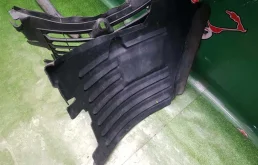 Подкрылок передний правый для Mercedes-Benz S class 1996 года на фотографиях