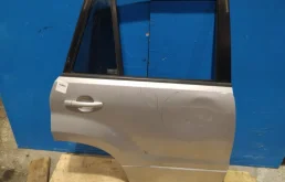 Дверь задняя правая для Suzuki Grand Vitara 2007 года на фотографиях