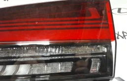 Фонарь внутренний правый для Lexus RX 2022 года на фотографиях