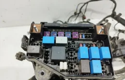 Проводка моторного отсека для Hyundai Solaris 2010 года на фотографиях