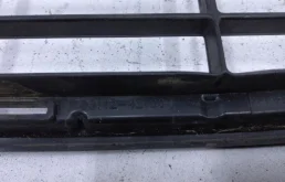 Решетка переднего бампера для Toyota RAV4 2015 года на фотографиях