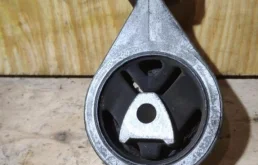 Опора двигателя передняя левая верхняя для Nissan X-Trail на фотографиях