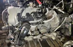 Двигатель без навесного для Porsche Macan 2023 года на фотографиях