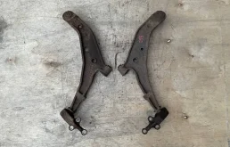 Рычаг передний правый нижний для Nissan Almera 2004 года на фотографиях