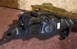 Фара правая для Opel Astra 2015 года на фотографиях