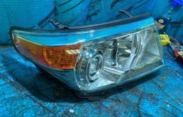 Фара правая для Toyota Land Cruiser 2014 года на фотографиях