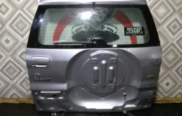 Дверь багажника для Toyota RAV4 2001 года на фотографиях