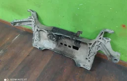 Подрамник двигателя для Volkswagen Passat 2014 года на фотографиях