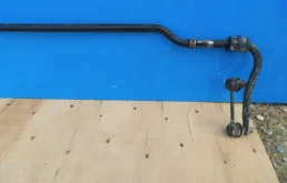 Стабилизатор поперечной устойчивости задний для Nissan X-Trail 2000 года на фотографиях