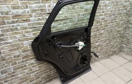 Дверь задняя левая для Audi Q3 2011 года на фотографиях