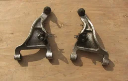 Рычаг передний правый нижний для Nissan Murano 2002 года на фотографиях