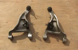 Рычаг передний правый нижний для Nissan Murano 2002 года на фотографиях