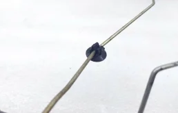 Уплотнитель передней правой двери для Renault Duster 2014 года на фотографиях