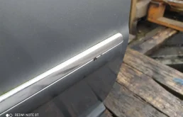 Дверь передняя правая для Volkswagen Passat 2003 года на фотографиях