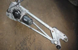 Трапеция стеклоочистителей для Nissan X-Trail 2004 года на фотографиях