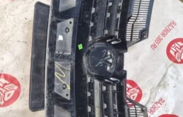 Решетка радиатора для Volkswagen Jetta 2009 года на фотографиях