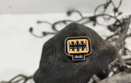 Проводка моторного отсека для Hyundai Solaris 2010 года на фотографиях