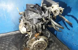 Двигатель без навесного для Hyundai Accent 1997 года на фотографиях