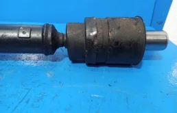 Карданный вал передний для Mitsubishi Pajero 2005 года на фотографиях