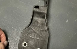 Фиксатор стойки капота для Mercedes-Benz GLK class на фотографиях