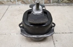 Опора двигателя передняя левая верхняя для BMW X5 на фотографиях