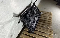 Панель радиатора (телевизор) для Audi A4 2009 года на фотографиях