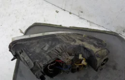 Фары для Volkswagen Passat 2005 года на фотографиях