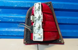 Фонарь внешний правый для Skoda Octavia 2000 года на фотографиях