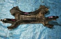 Подрамник двигателя для Toyota RAV4 2008 года на фотографиях