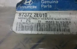 Накладка двери багажника для Hyundai Tucson 2005 года на фотографиях