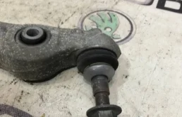 Рычаг передний левый верхний для BMW 5er на фотографиях