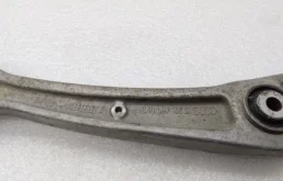 Качающийся рычаг левый для Audi A4 2014 года на фотографиях