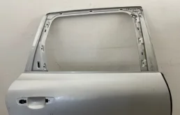 Дверь задняя правая для Volkswagen Touareg 2015 года на фотографиях
