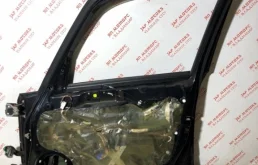 Дверь передняя правая для Suzuki SX4 2008 года на фотографиях